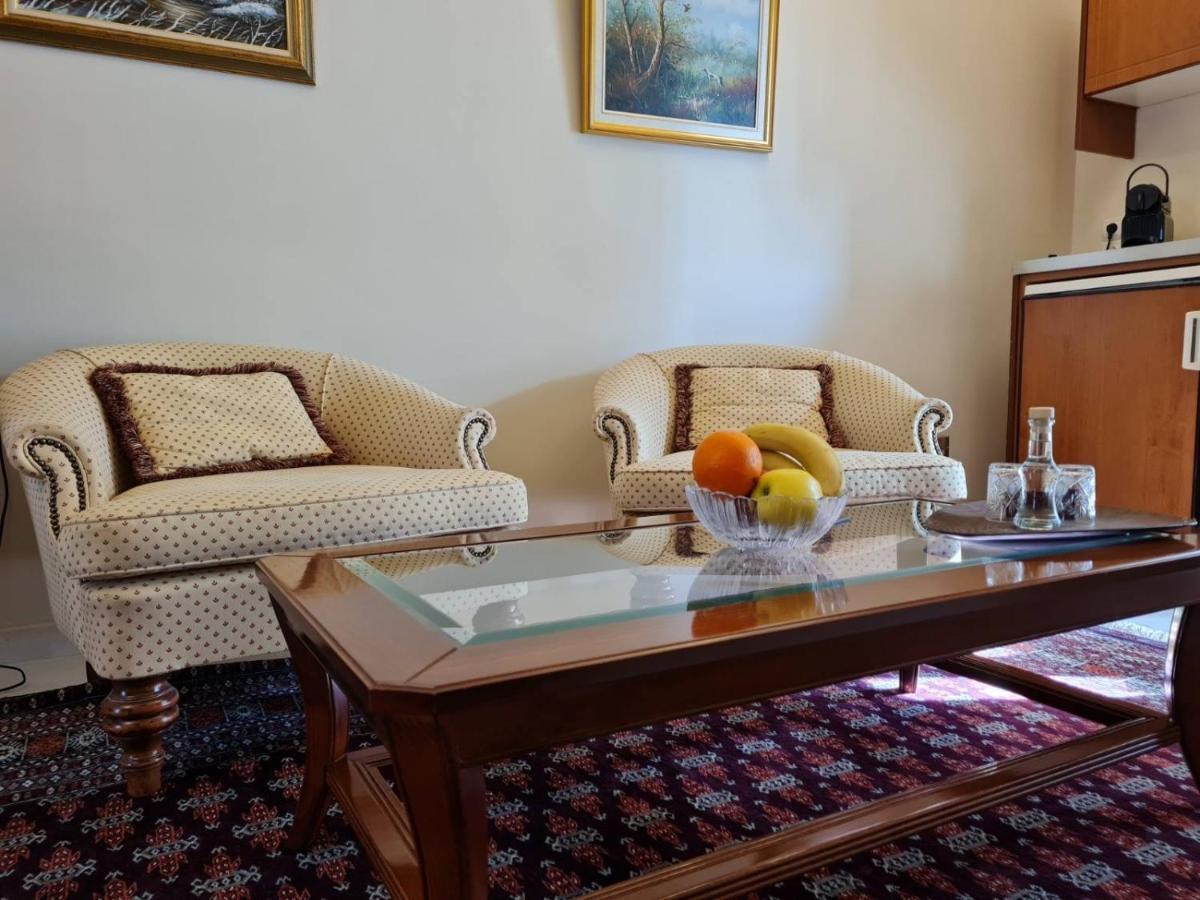 קלבריטה Papastavrou Apartments מראה חיצוני תמונה